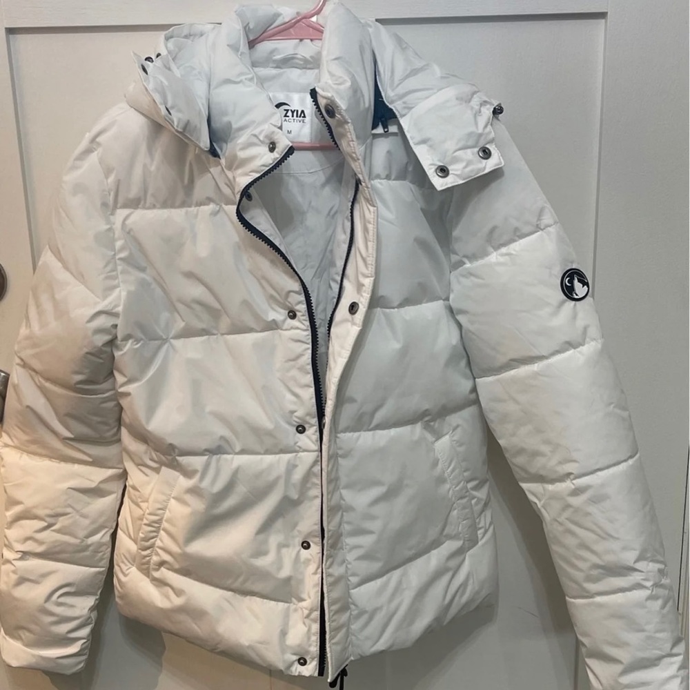 Zyia White Aspen Coat Size M. NWT